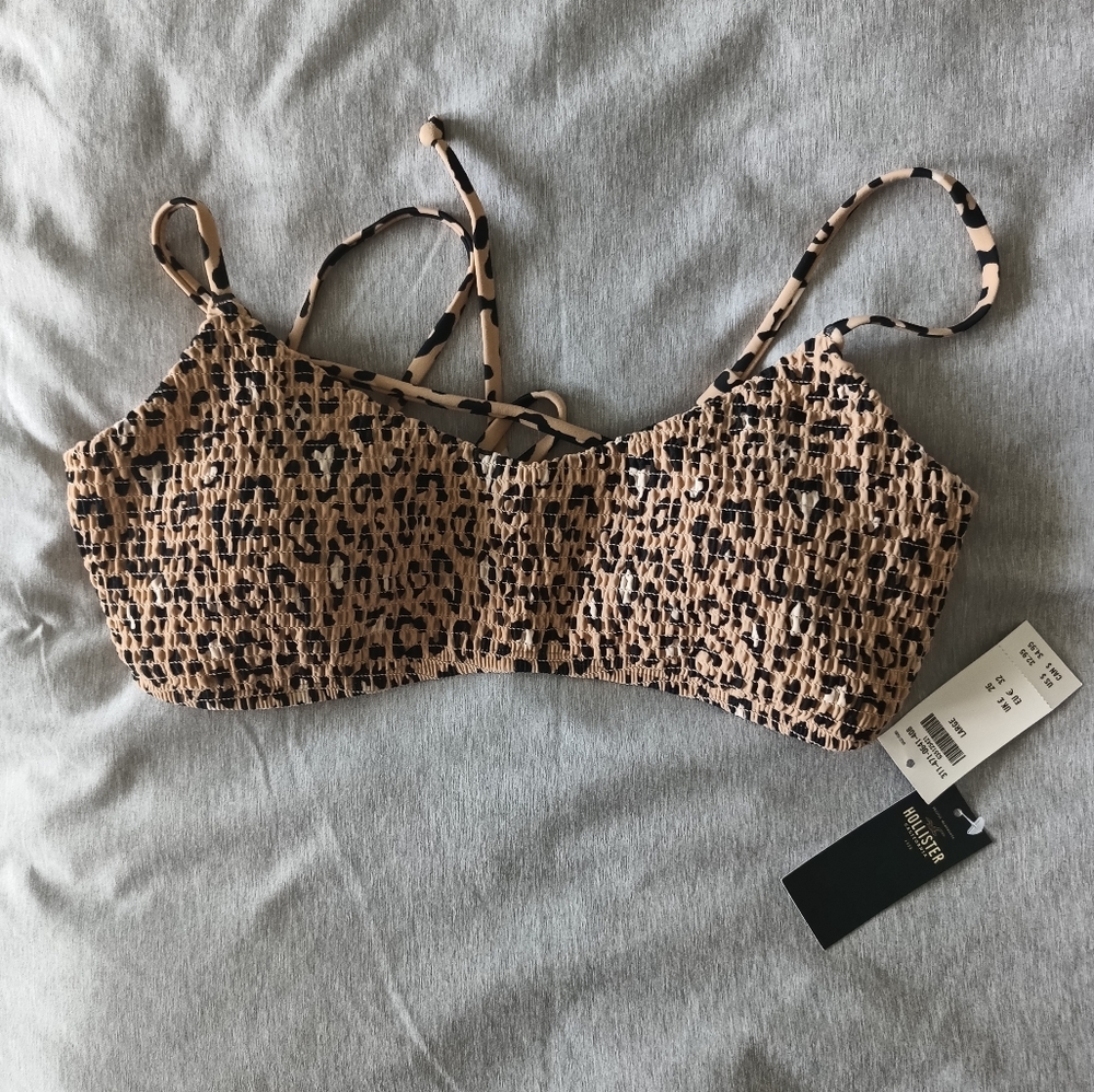 NWT Hollister leopard swimsuit top. Size L.